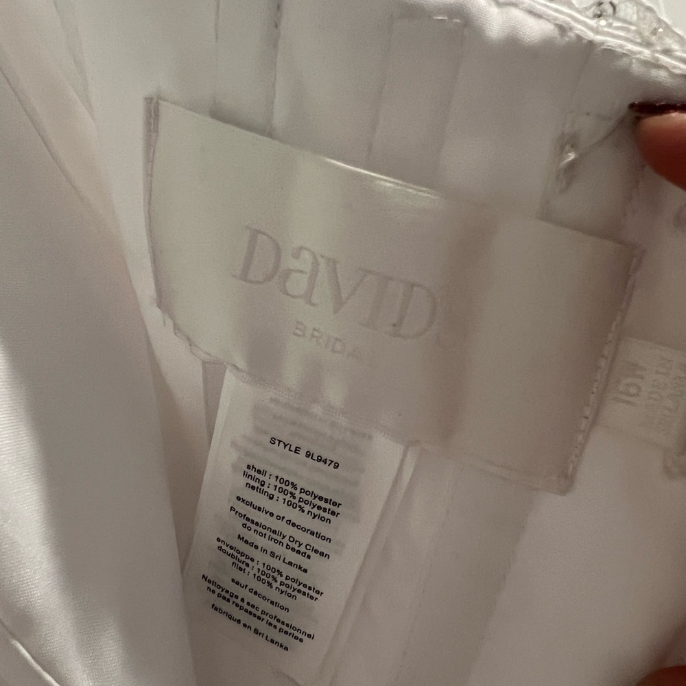 David’s bridal 9L9479 wedding gown - Picture 11 of 17